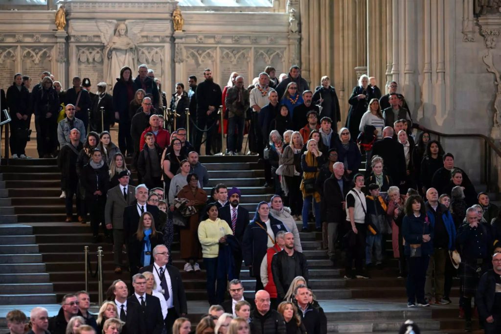 βασίλισσα-ελισάβετ-στο-λονδίνο-βασιλ-1527735
