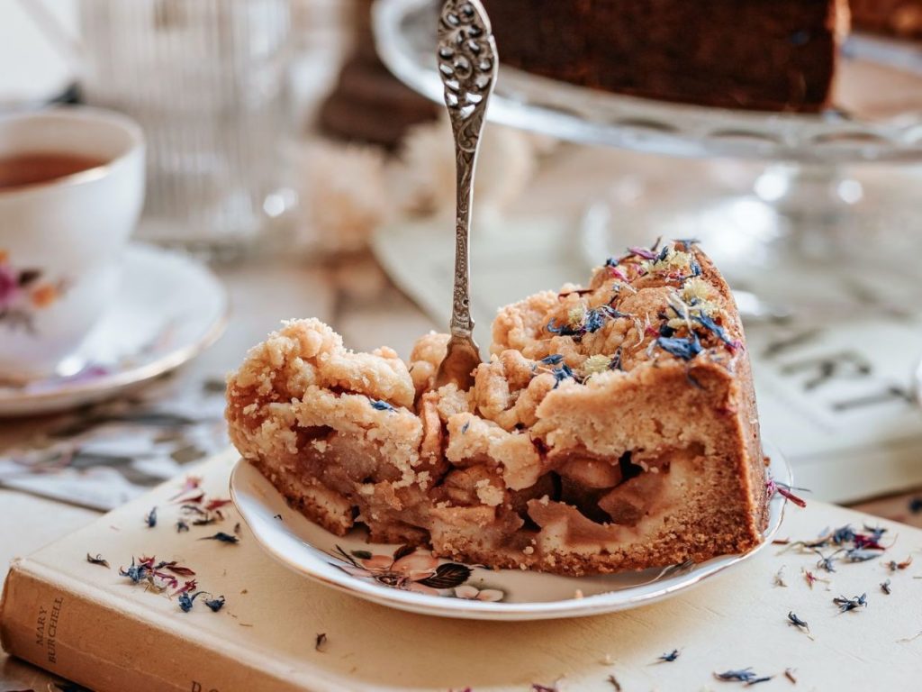 η-πιο-εύκολη-μηλόπιτα-μέσα-σε-κούπα-έτο-1562144