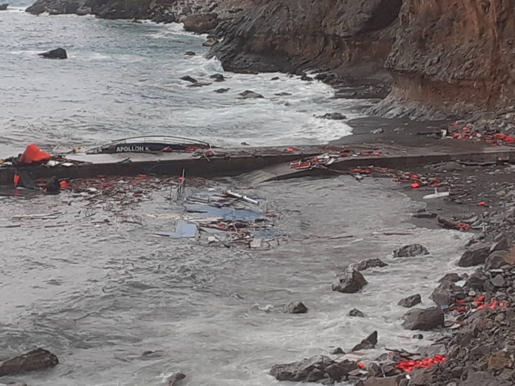 χανιά-πλοίο-έγινε-κομμάτια-στο-λιμάνι-1560352