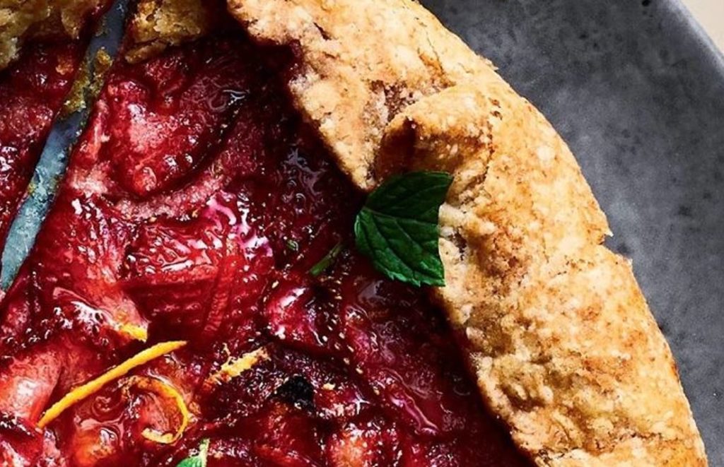 γλυκιά-τάρτα-με-πορτοκάλι-και-φράουλα-1598612