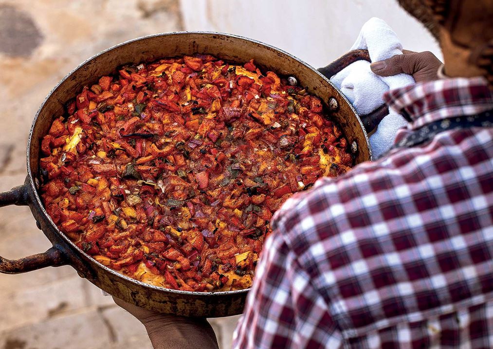 πίτσα-νηστίσιμη-με-ντομάτες-και-πιπερ-1649167