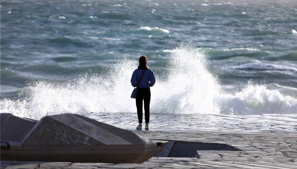 ξεπέρασε-τα-100-χλμ-ο-άνεμος-σήμερα-σε-πο-1648330