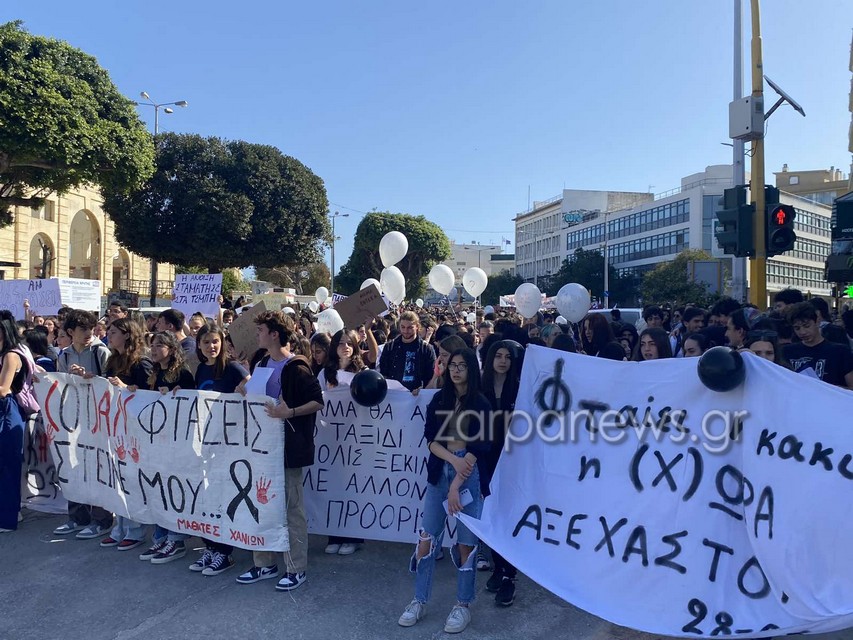τα-λευκά-μπαλόνια-των-μαθητών-στον-ουρ-1644278
