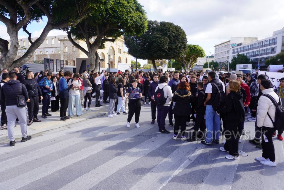 οι-μαθητές-των-χανίων-βγαίνουν-στους-δ-1642580