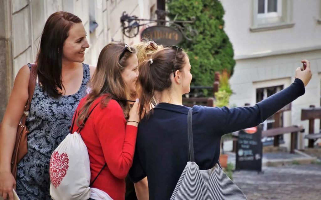 σε-αυτόν-τον-τουριστικό-προορισμό-η-selfie-τ-1674726