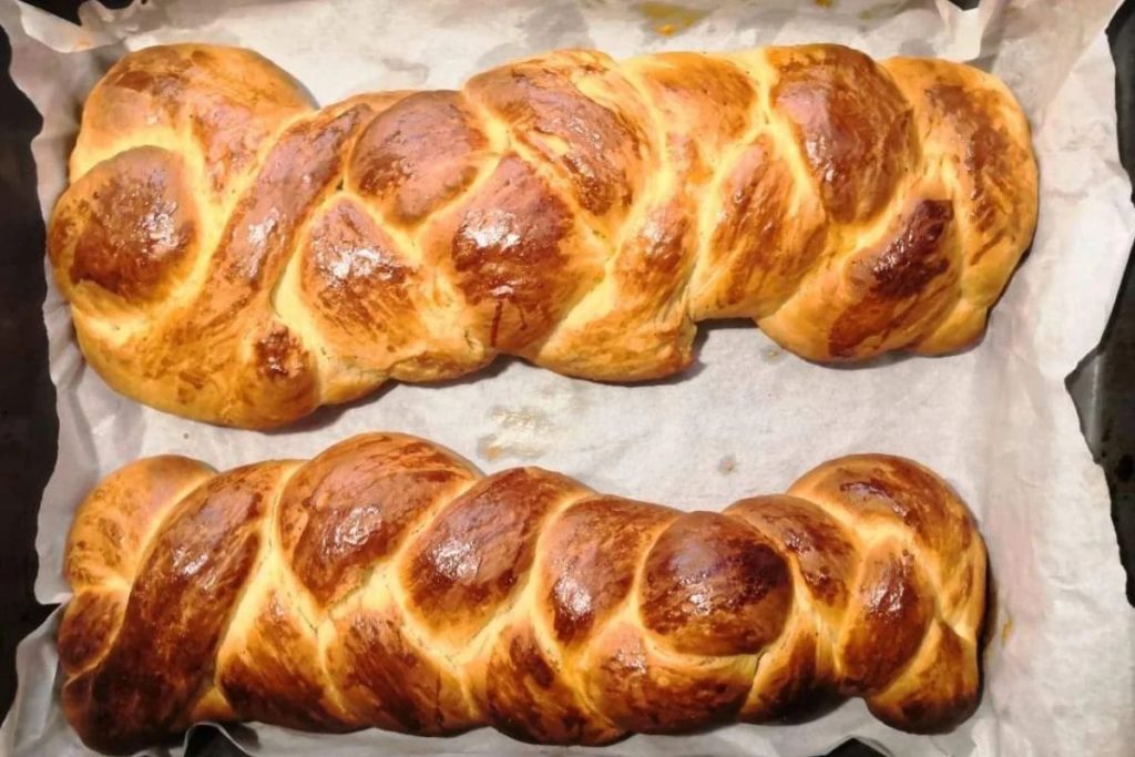 εύκολη-συνταγή-για-αφράτα-τσουρέκια-β-1668790