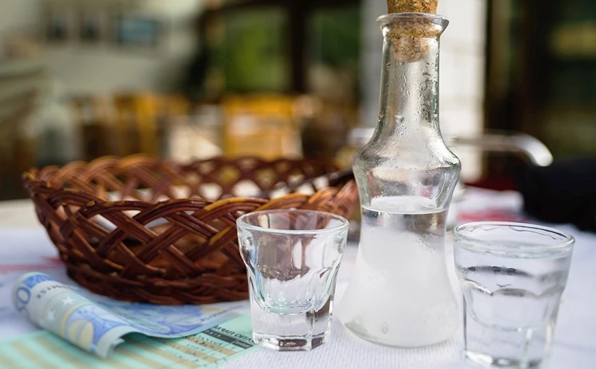 λήστεψε-φαρμακείο-και-πήγε-για-ούζα-1690093