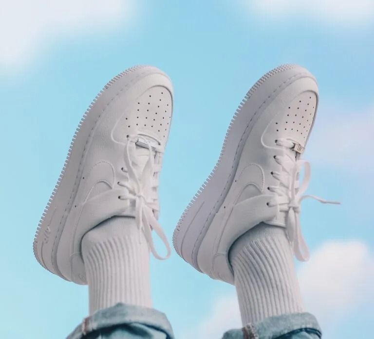 το-κόλπο-για-να-ξαναγίνουν-τα-sneakers-σας-λευ-1689956