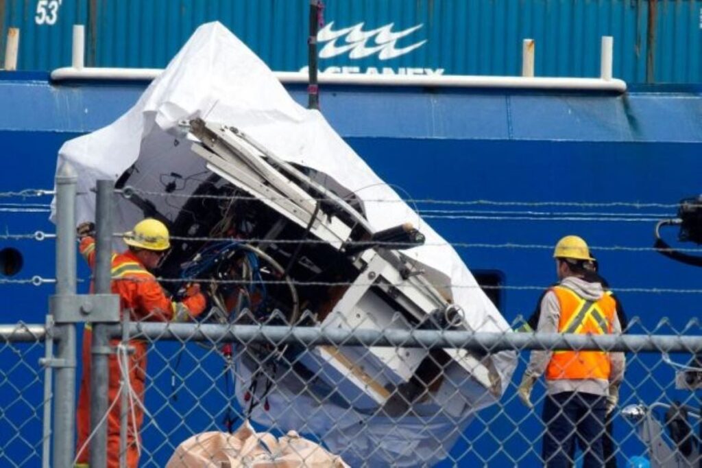 ανέσυραν-τα-πρώτα-συντρίμμια-από-το-υπ-1721301