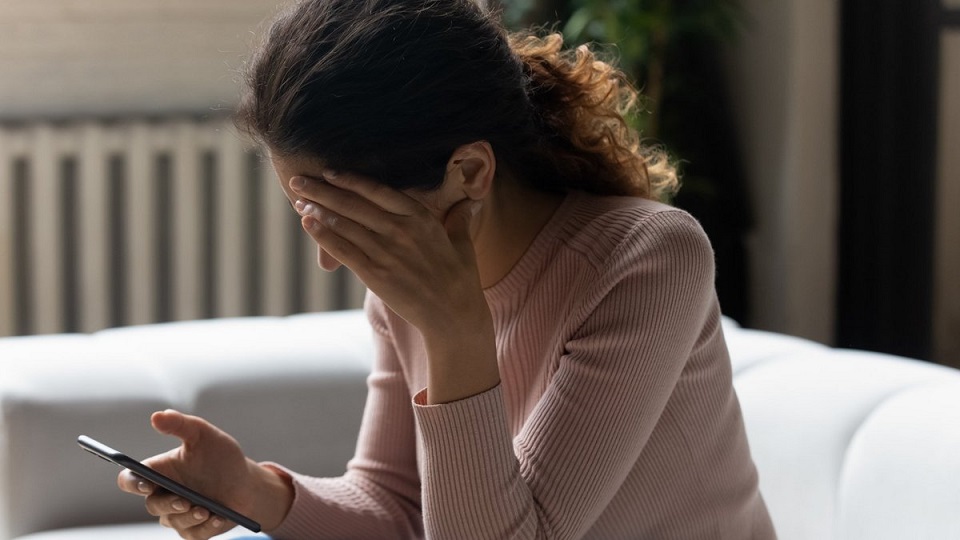 η-απάτη-δεν-έπιασε-της-τηλεφώνησαν-γ-1713451