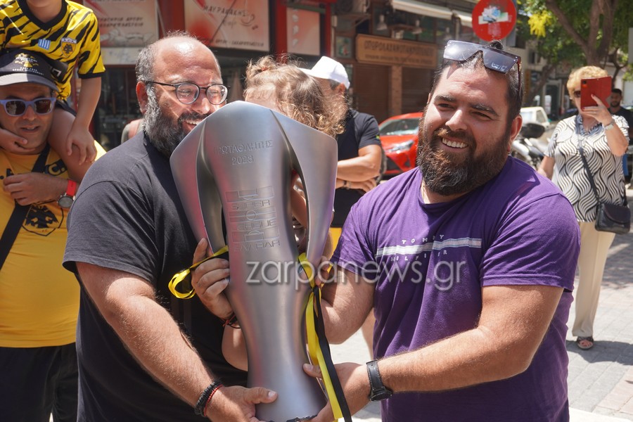 «Κιτρινόμαυρος» χαμός και στα Χανιά από τους φίλους της ΑΕΚ με την κούπα του πρωταθλήματος (VIDEO - ΦΩΤΟ)