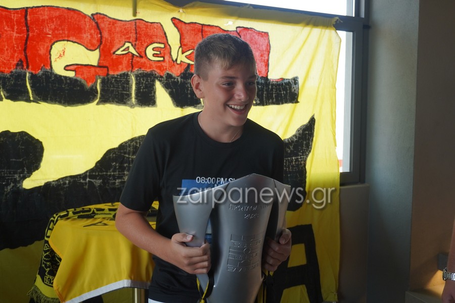 «Κιτρινόμαυρος» χαμός και στα Χανιά από τους φίλους της ΑΕΚ με την κούπα του πρωταθλήματος (VIDEO - ΦΩΤΟ)