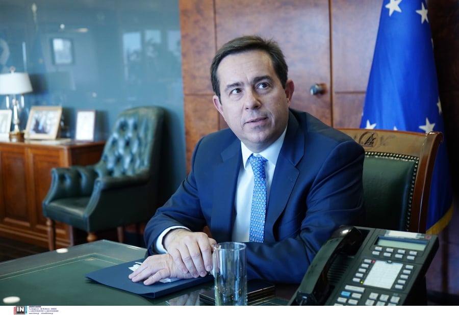 η-ελλάδα-καιγόταν-κι-αυτός-ήταν-διακο-1738206