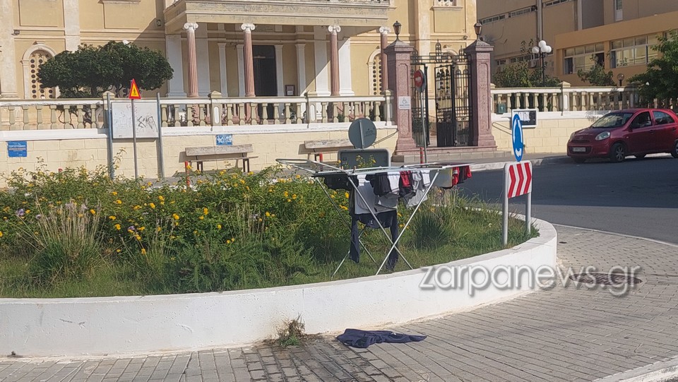 xανιά-τι-άλλο-θα-δούμε-απλώστρα-με-ρούχ-1782330