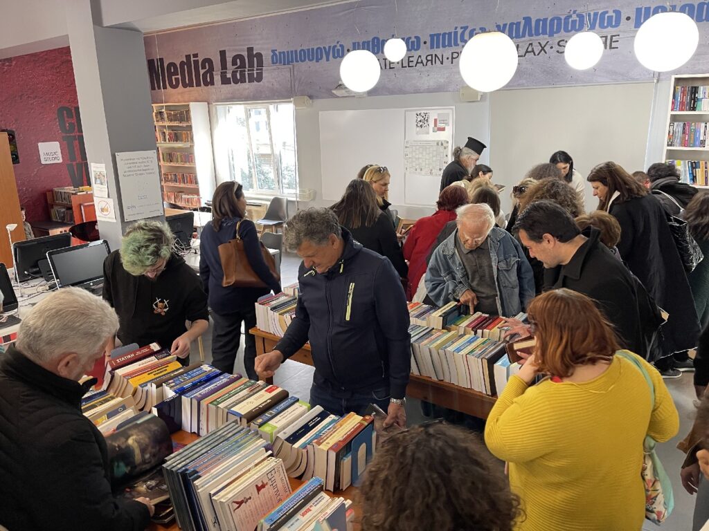 περισσότερα-από-700-βιβλία-βρήκαν-νέους-1850746