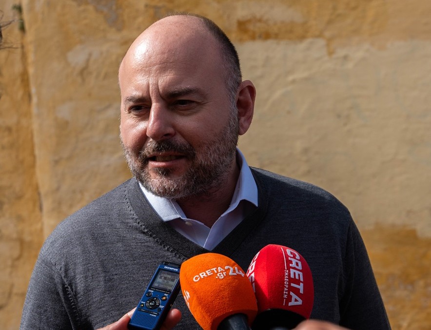 πρόεδρος-τεε-από-τα-χανιά-ο-χρόνος-είνα-1859556