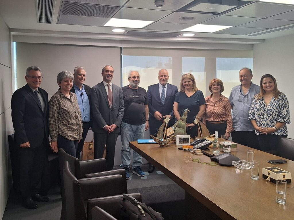 η-αttica-group-αγκαλιάζει-τους-τρίτεκνους-π-1886040