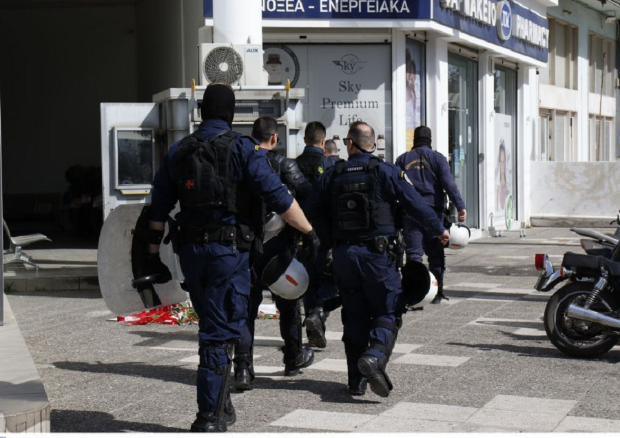 το-περιπολικό-δεν-είναι-ταξί-η-εξοργ-1875270