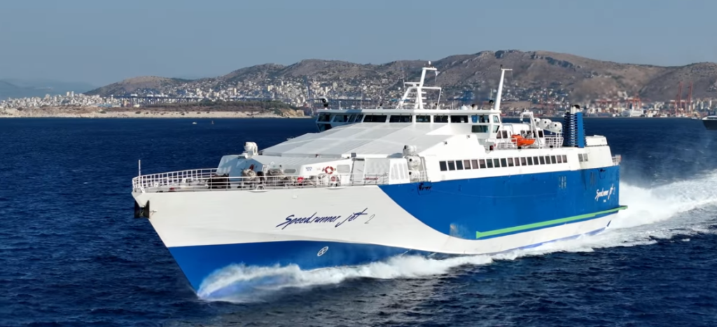 μπαίνει-γρήγορο-πλοίο-στη-γραμμή-χανι-1876806