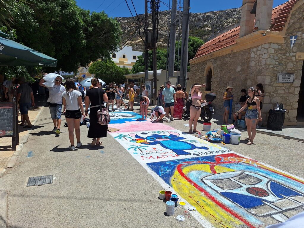 κρήτη-street-painting-στα-μάταλα-οι-δρόμοι-μετατρά-1919825