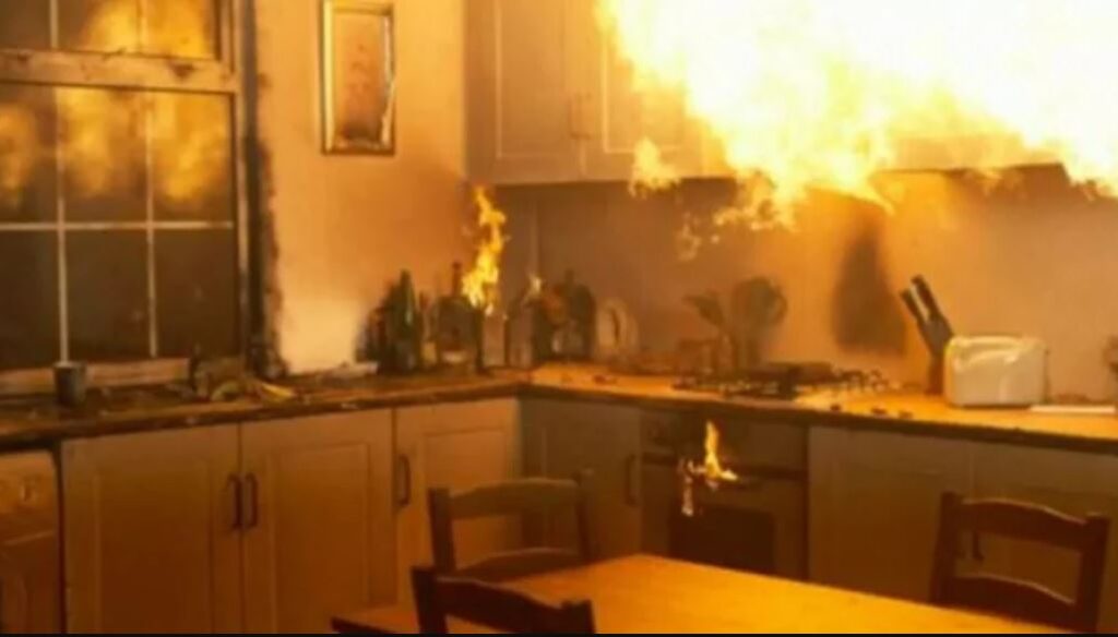 χανιά-γιαγιά-κόντεψε-να-καεί-για-να-μ-1922376