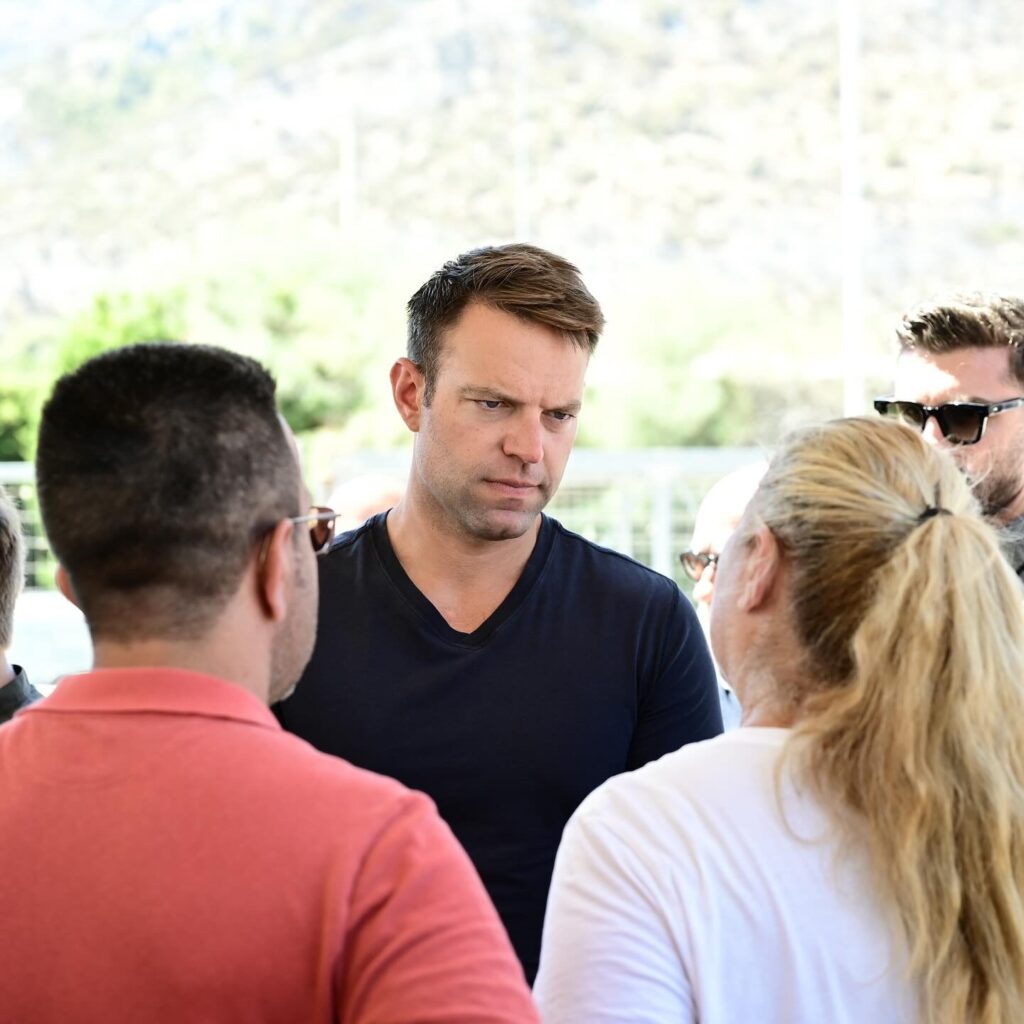 ο-κασσελάκης-έβαλε-ποδιά-και-μπήκε-στη-1945325