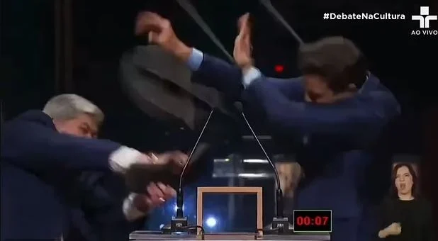 κόλαση-σε-προεκλογικό-debate-υποψήφιος-δ-1961636