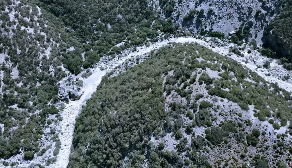 ο-ποταμός-που-ρέει-ανάποδα-το-κρυμμένο-1963455