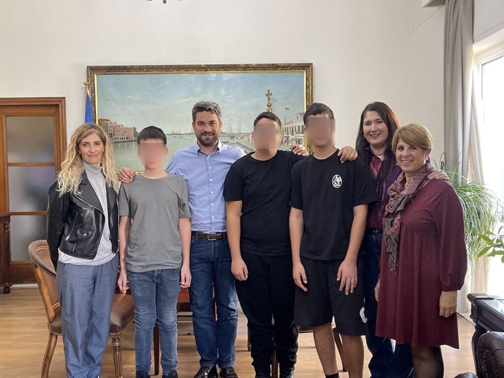 στον-δήμαρχο-χανίων-τα-παιδιά-από-το-πα-1991898