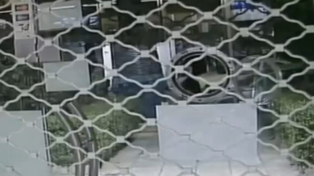 διαρρήκτης-εξπρές-κλέβει-αυτοκίνητ-1996087