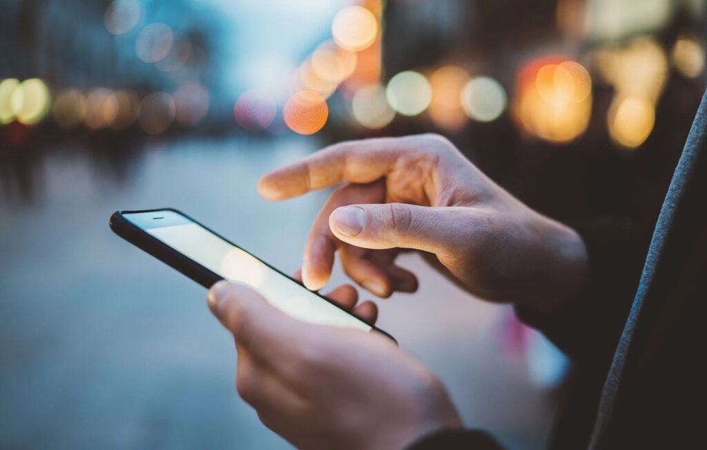 smartphones-τα-κινητά-ακούνε-τι-λέμε-όλη-η-αλήθε-1991688