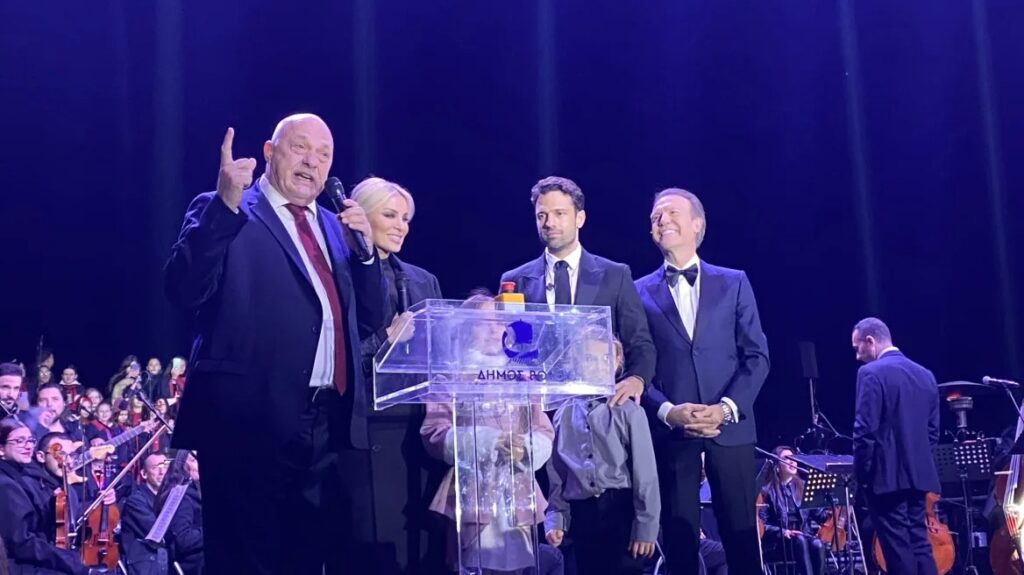 μπέος-στη-φωταγώγηση-του-δέντρου-στον-2001410