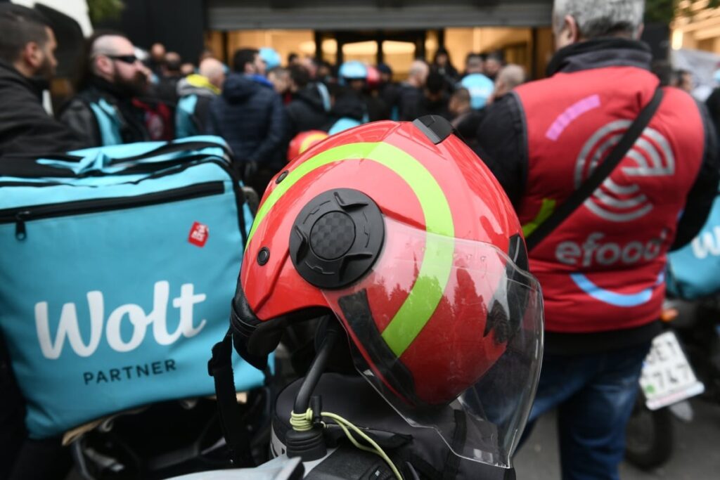 ανεβαίνει-το-αφορολόγητο-για-φιλοδωρ-2001085