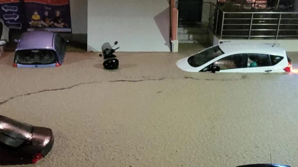 η-κακοκαιρία-bora-πνίγει-τη-ρόδο-εγκλωβι-1999626