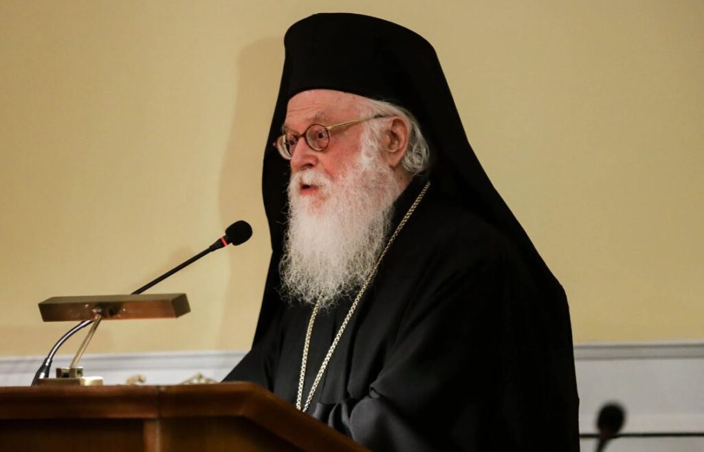 διασωληνώθηκε-ο-αρχιεπίσκοπος-αλβαν-2015930