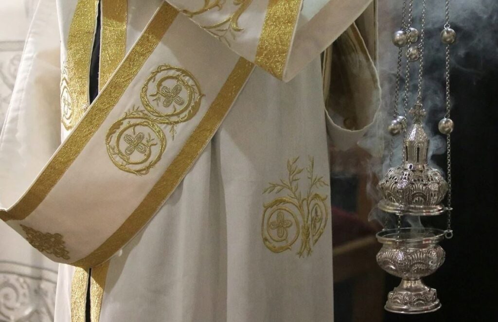 ιερέας-δέχθηκε-επίθεση-από-οδηγό-μηχα-2019929