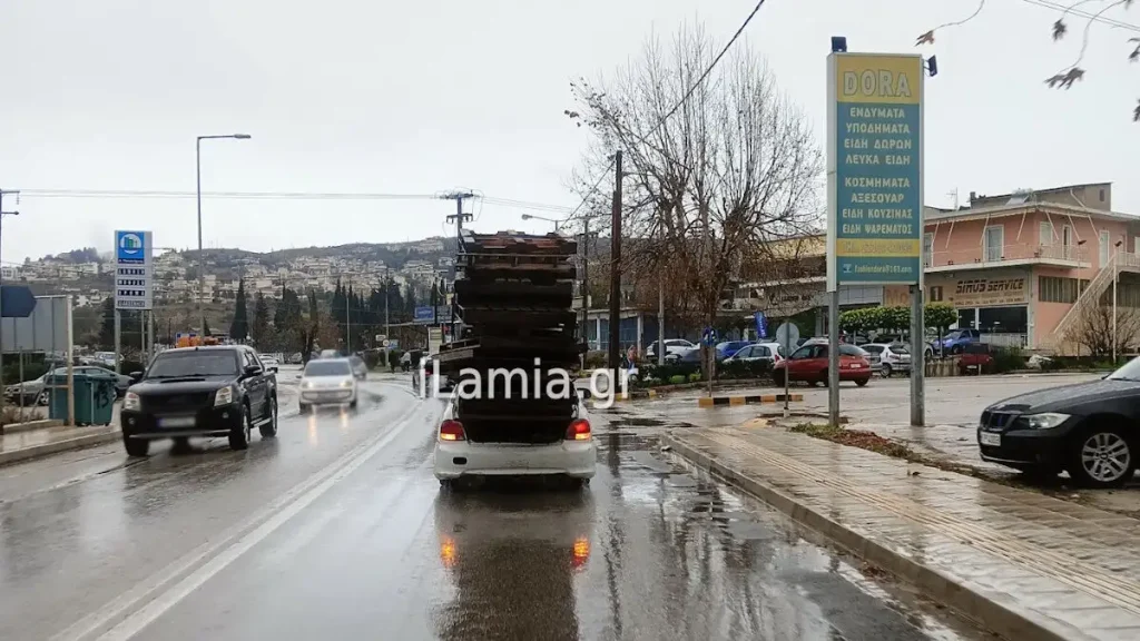 φόρτωσε-ουρανοξύστη-από-παλέτες-στ-2020693