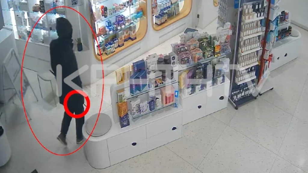 μπήκε-σαν-κύριος-και-κρατώντας-μαχαί-2034821