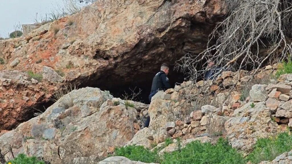 θρίλερ-στη-βούλα-νεκρή-γυναίκα-έξω-από-2043280