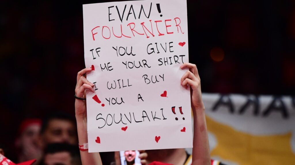 εβάν-δώσε-τη-φανέλα-και-κερνάω-σουβλά-2054895