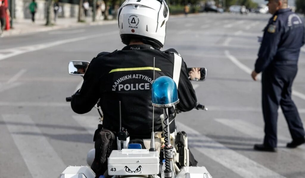 18χρονος-δημοσίευσε-γυμνή-φωτογραφία-15χ-2064206