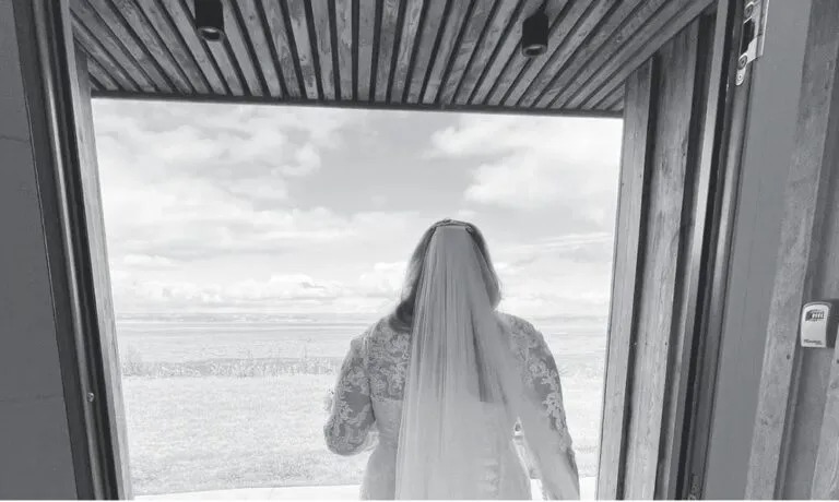 ο-αρραβωνιαστικός-της-την-παράτησε-λί-2049606