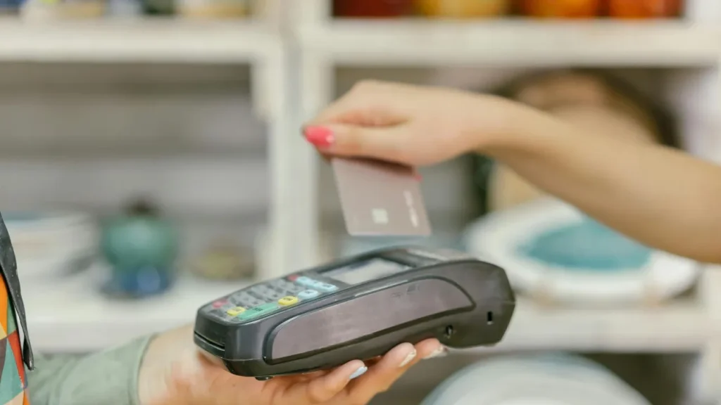 τέλος-τα-μετρητά-για-19-επιδόματα-γι-2048062