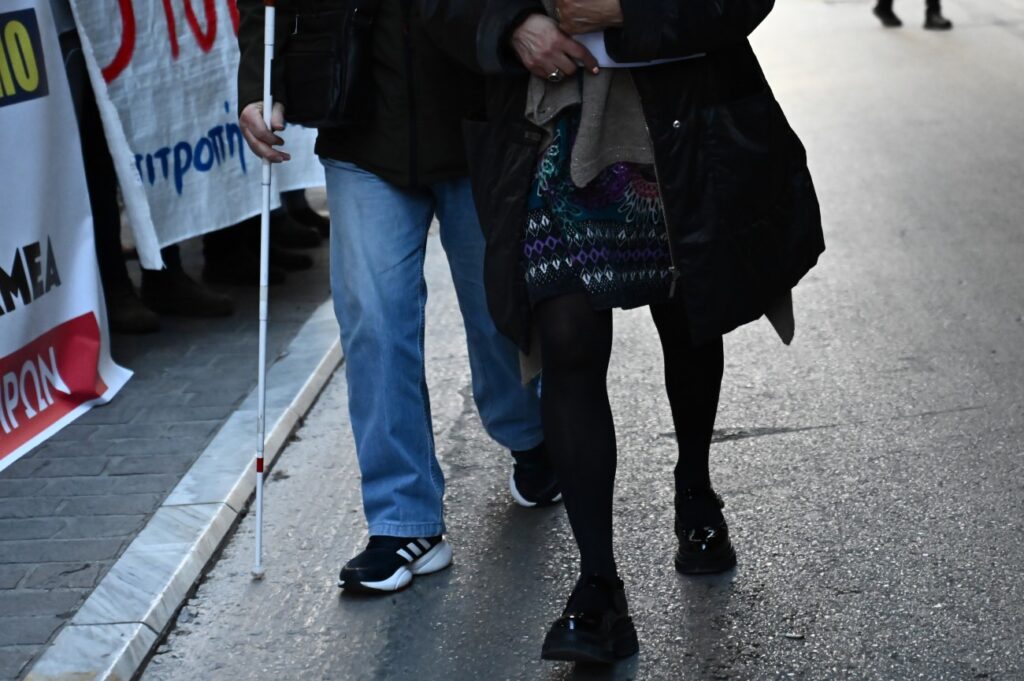 έκαναν-έξωση-σε-65χρονο-τυφλό-μέσα-στο-π-2072792