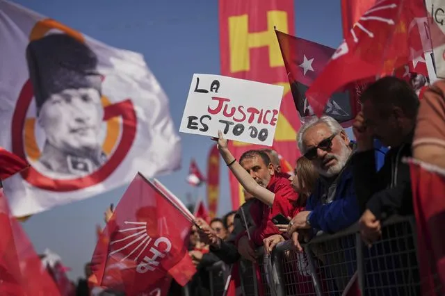 τουρκία-εντάλματα-σύλληψης-κατά-16-πολι-2067233