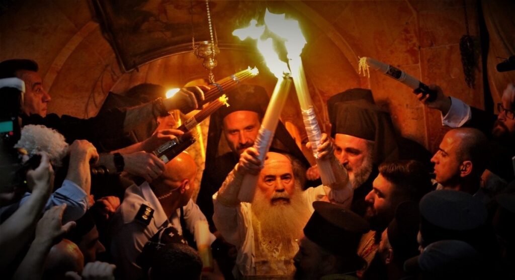 πώς-βγαίνει-το-άγιο-φως-τι-συμβαίνει-2077200