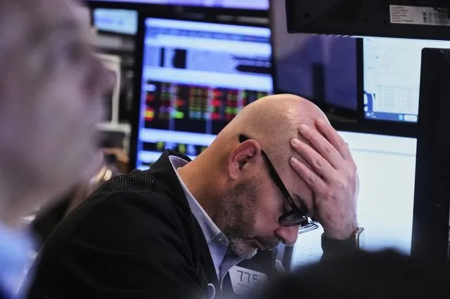 ηπα-σε-χαμηλό-τριετίας-το-δολάριο-ιστο-2078853