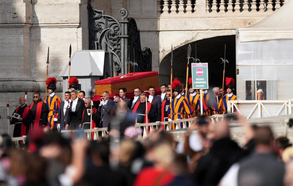 ύστατο-χαίρε-στον-φραγκίσκο-τον-πάπα-2081346