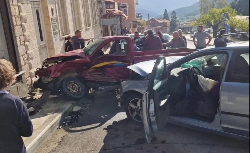 τροχαίο-σοκ-αυτοκίνητο-μπήκε-ανάποδα-2081651
