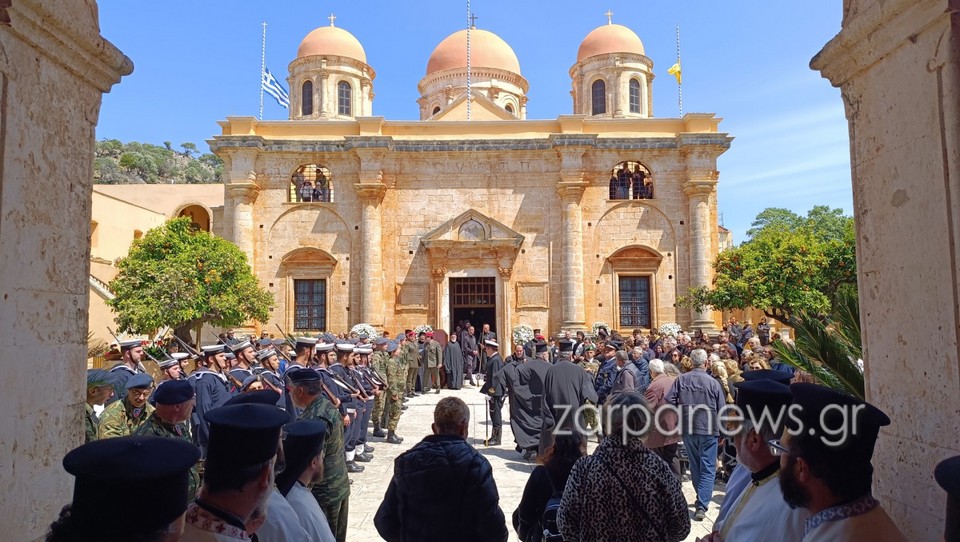 στην-ιερά-μονή-αγίας-τριάδας-ο-ενταφια-2072852